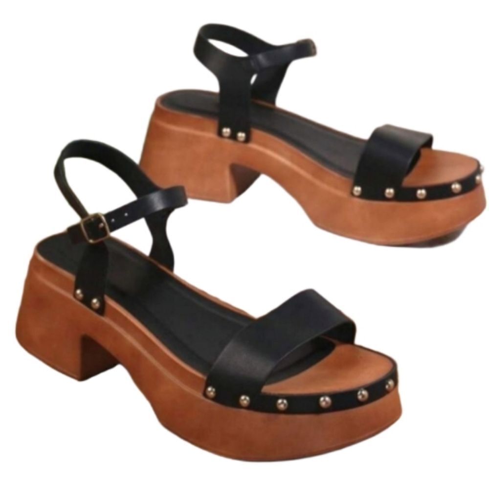 Ladies Black Retro Studded Platform Sandals sz 8